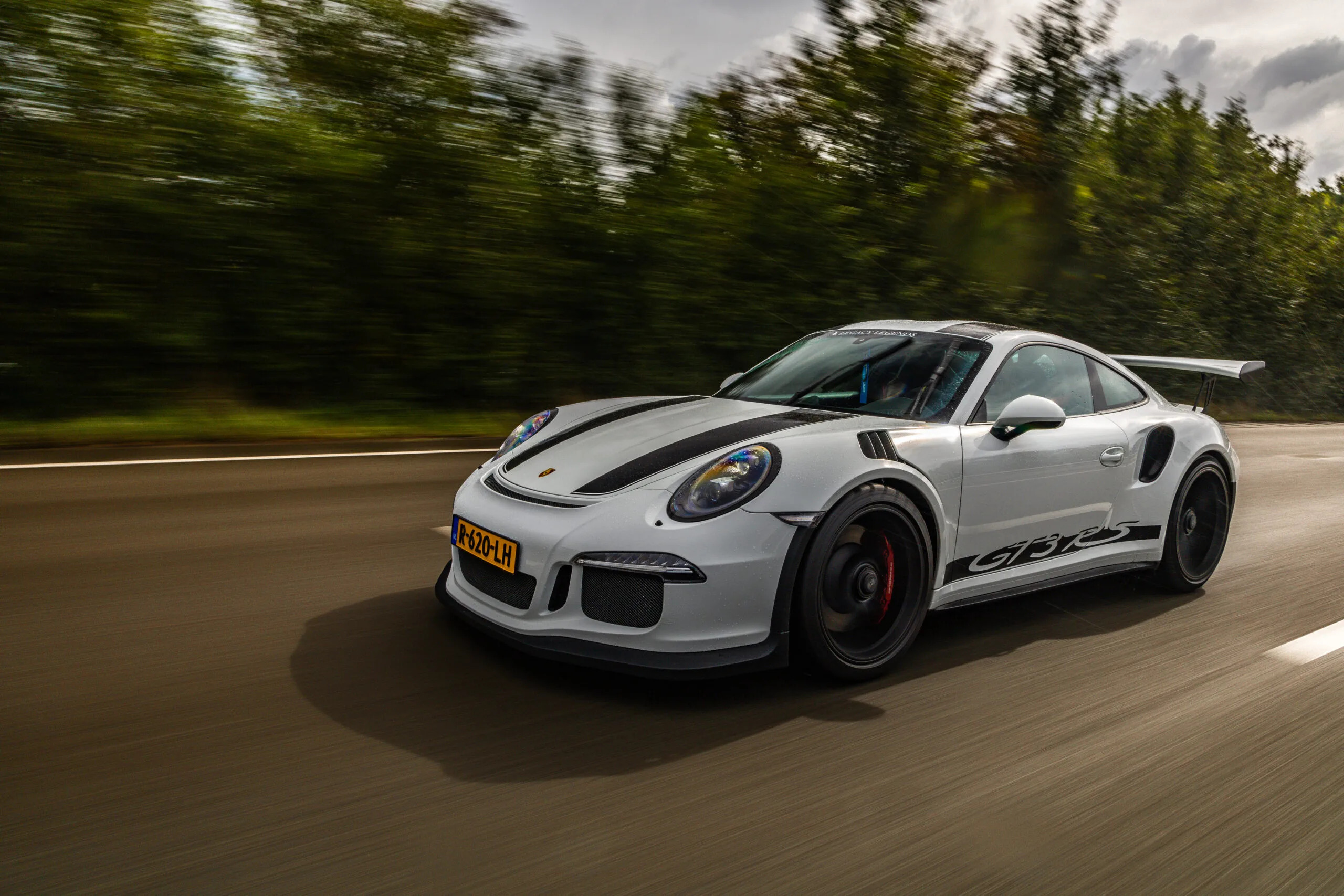 Porsche 911 GT3 RS at full speed, captured with a panning technique