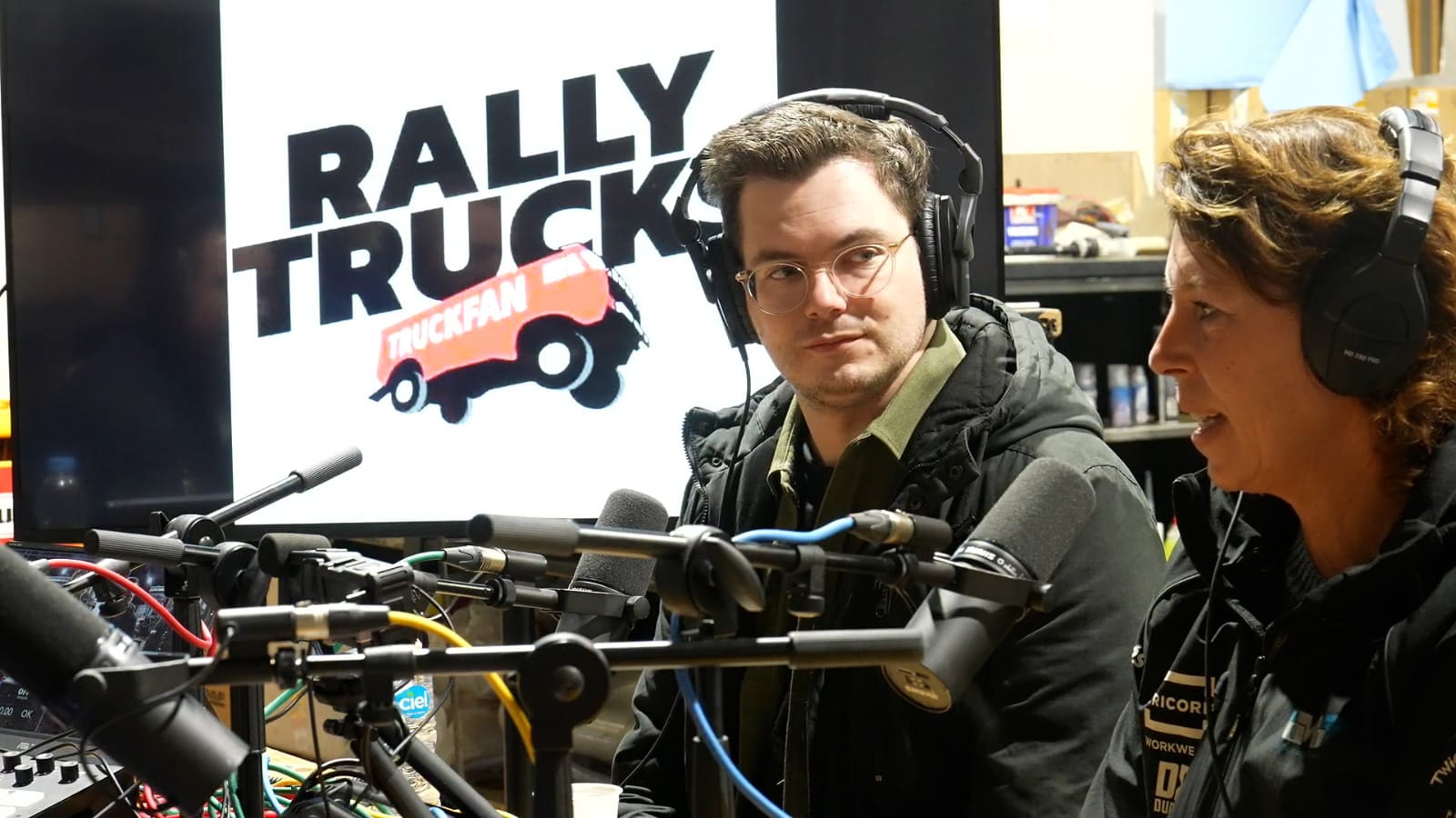 Robin Verheggen behind the microphone recording the Rallytrucks podcast